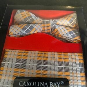 Carolina Bay Bow Tie and Handkerchief Set